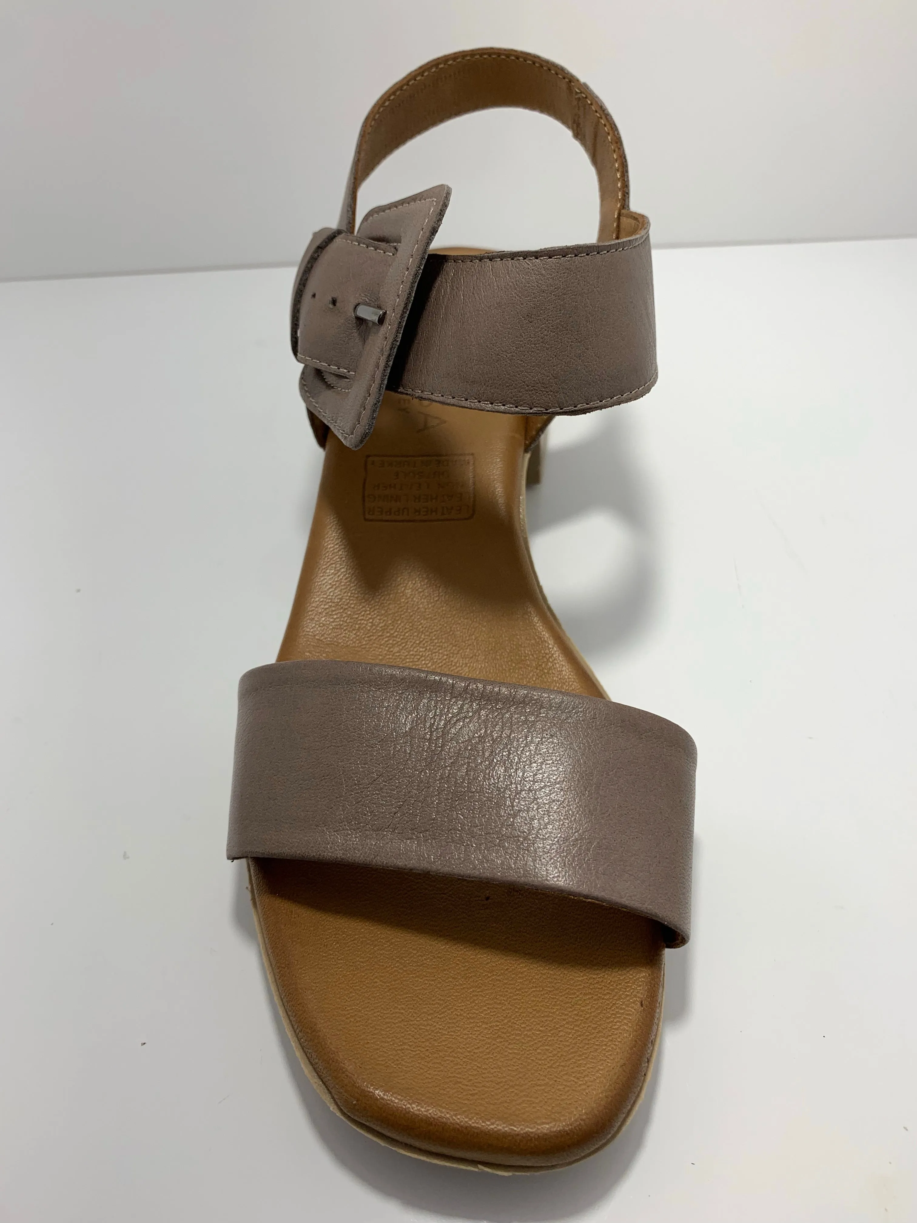 Dublin Leather Mid Heel Buckle Sandal Le Sansa