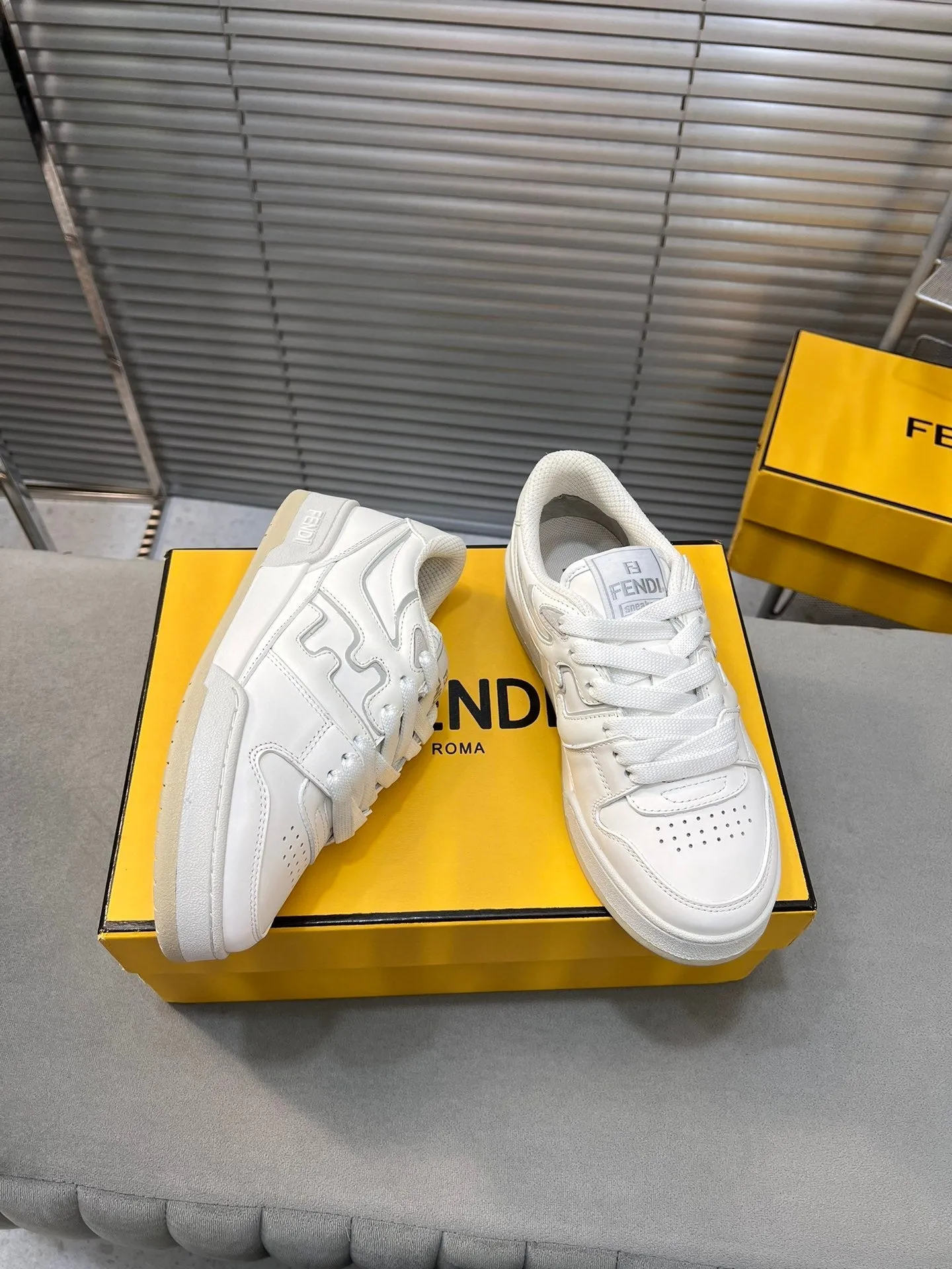 Great deal TOPS MESH MATCH LOW WHITE FENDI AND Clear communication FENDI IN CALFSKIN