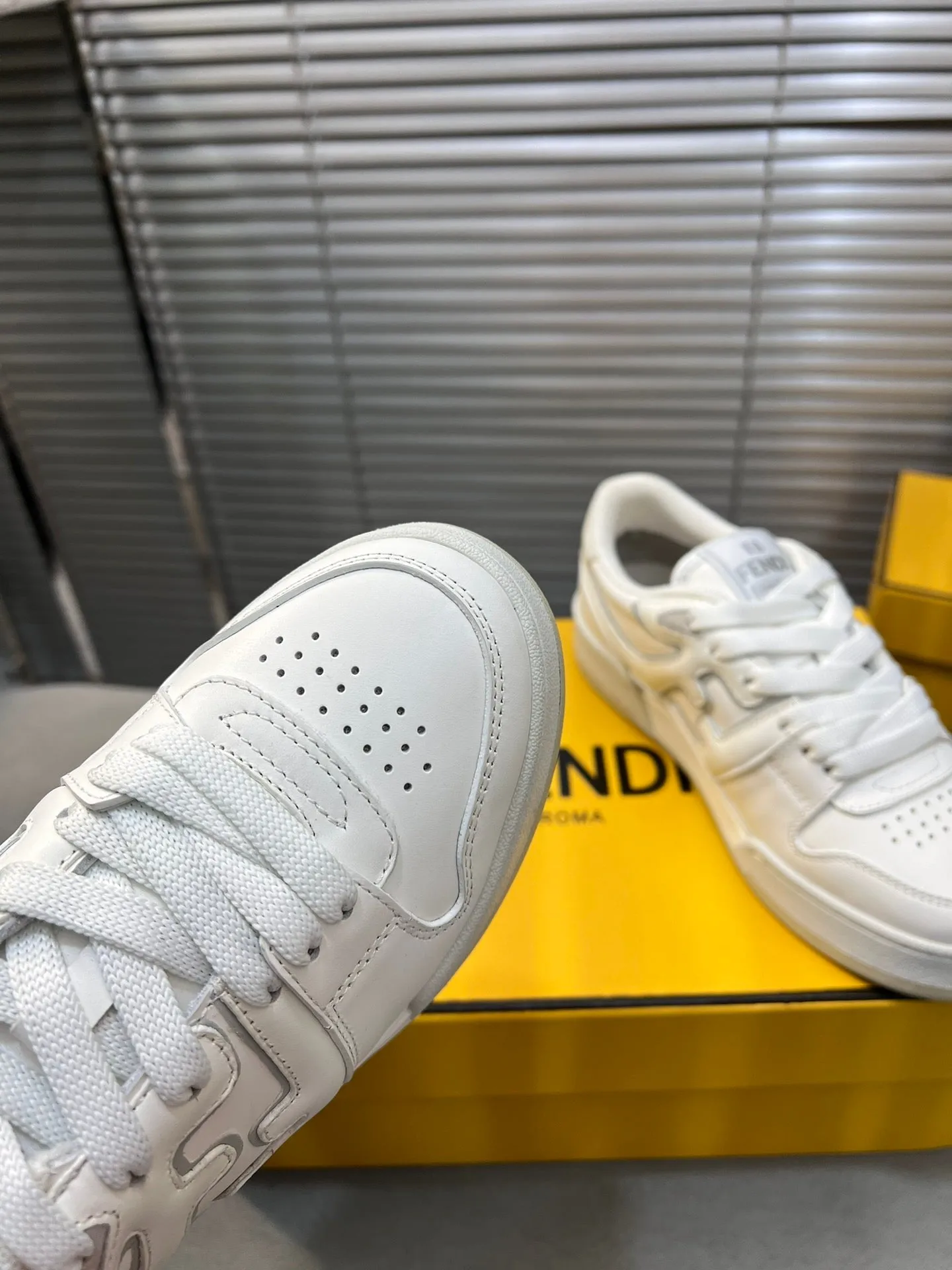 Great deal TOPS MESH MATCH LOW WHITE FENDI AND Clear communication FENDI IN CALFSKIN