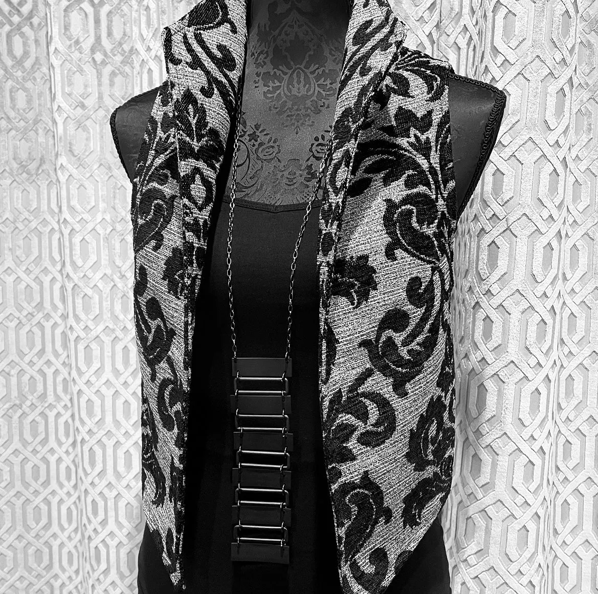 Ladder Necklace - Black rubber