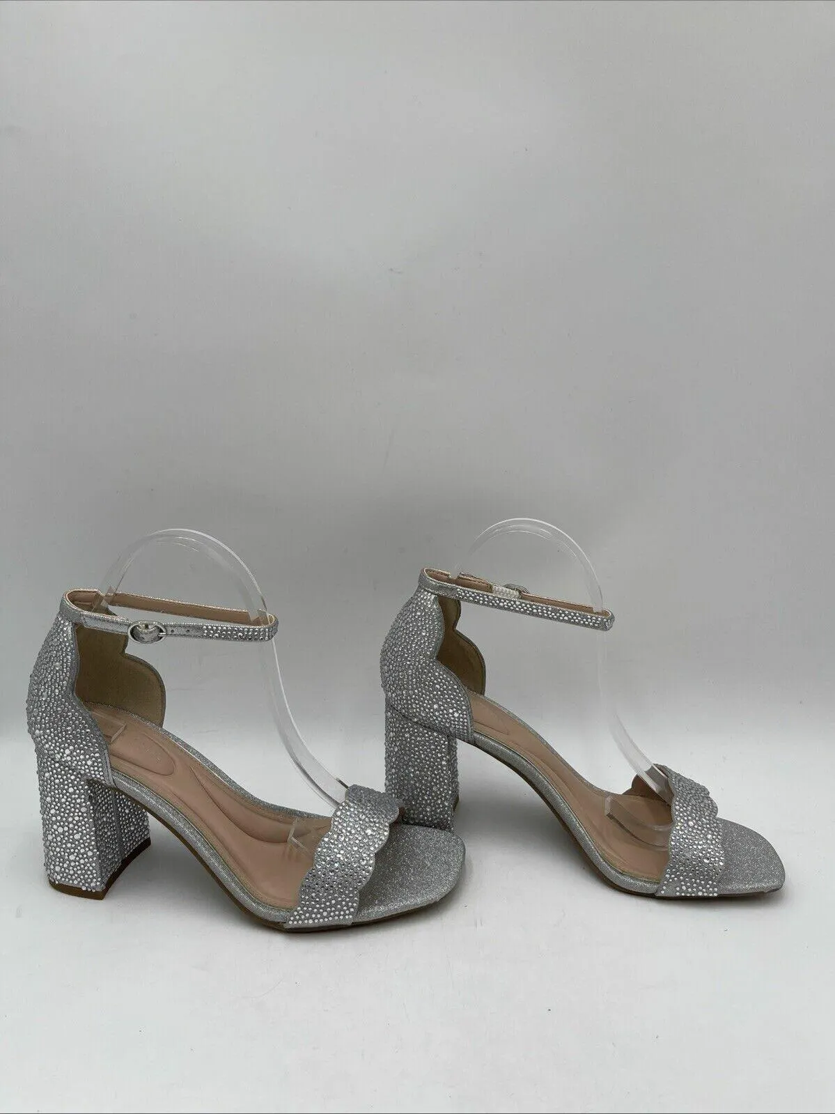 NWB Kelly & Katie Ceza Sandal Women's Silver Size 9W/40