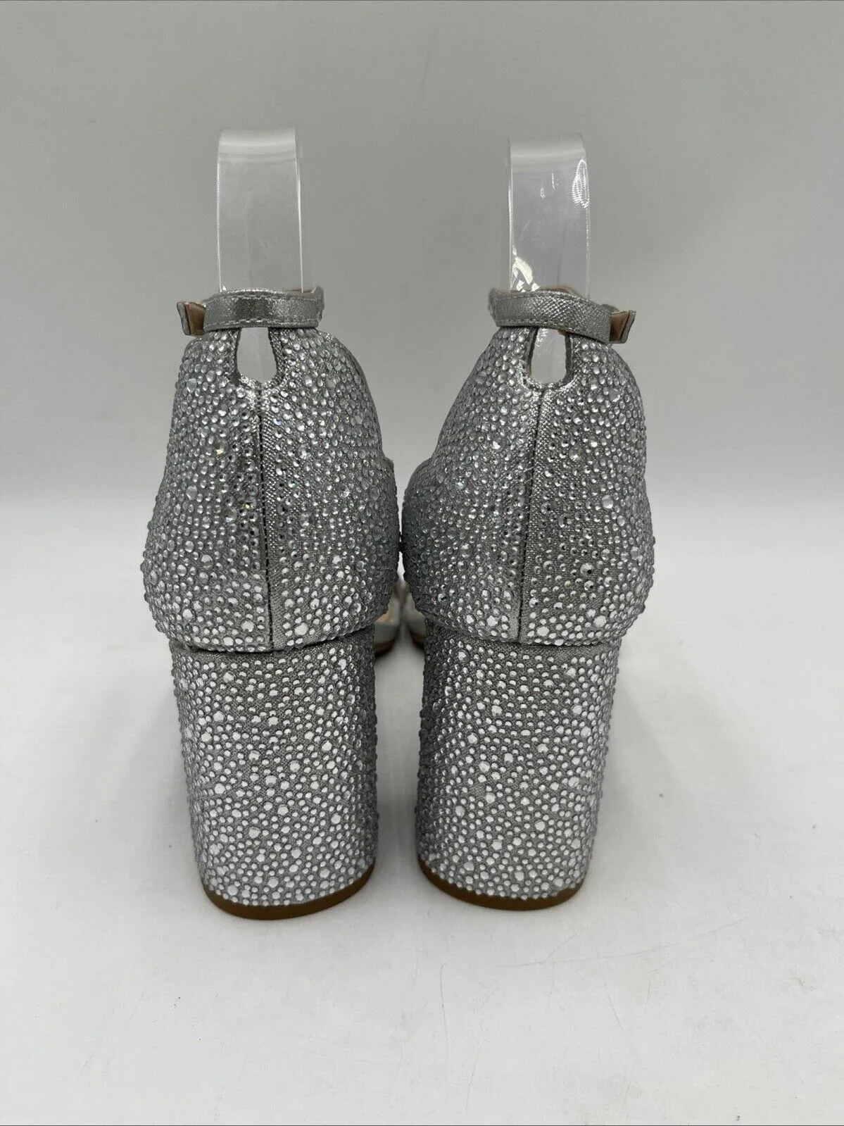 NWB Kelly & Katie Ceza Sandal Women's Silver Size 9W/40