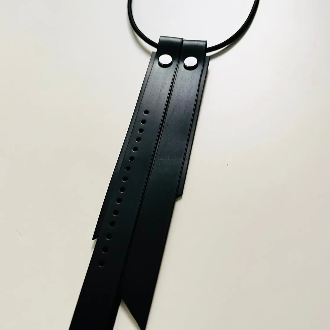 Streamer Necklace - Black rubber