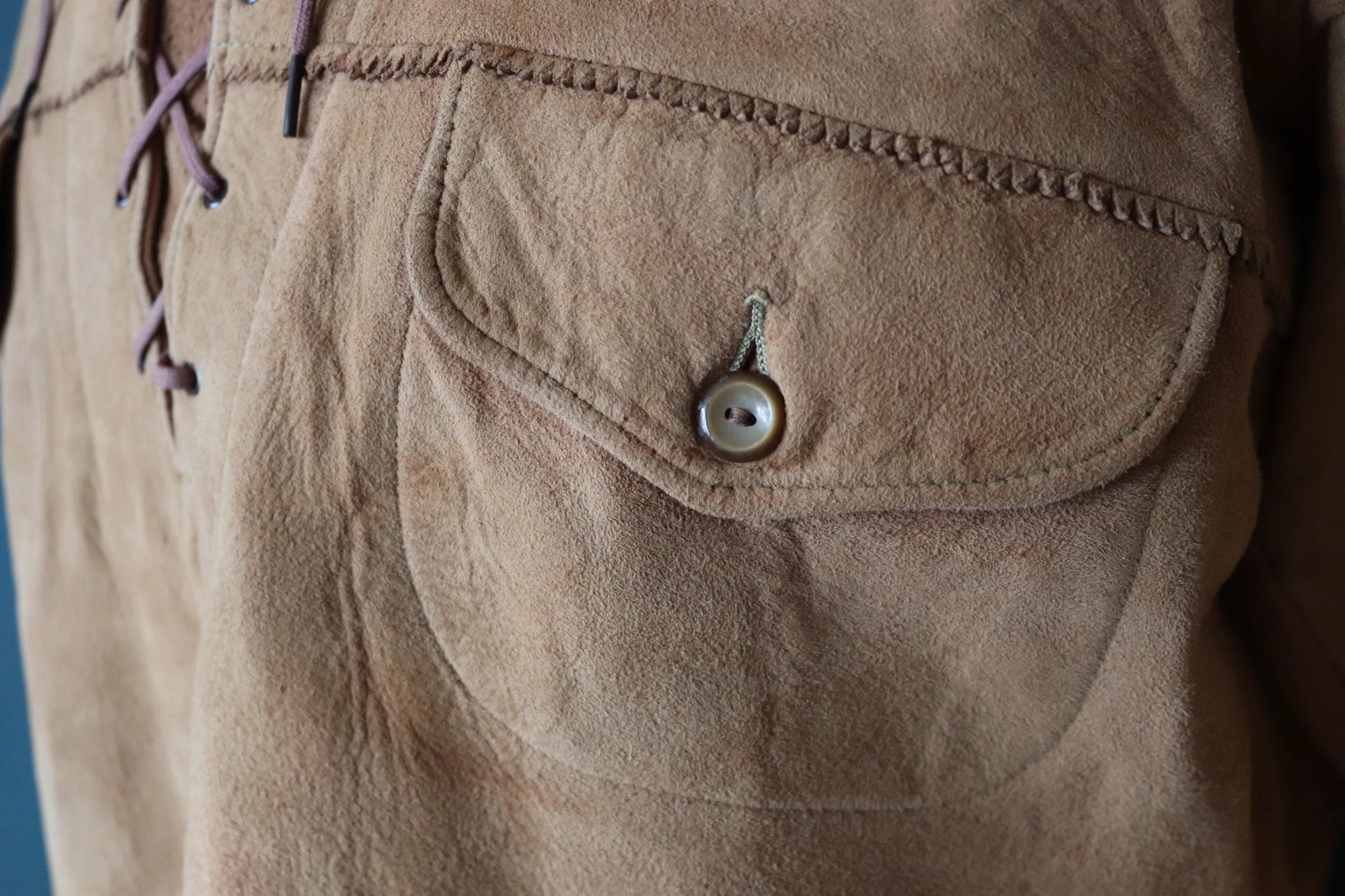 Vintage 1950s 60s buckskin suede shirt - Western cowboy - 42” chest - Sport Togs Rodeo