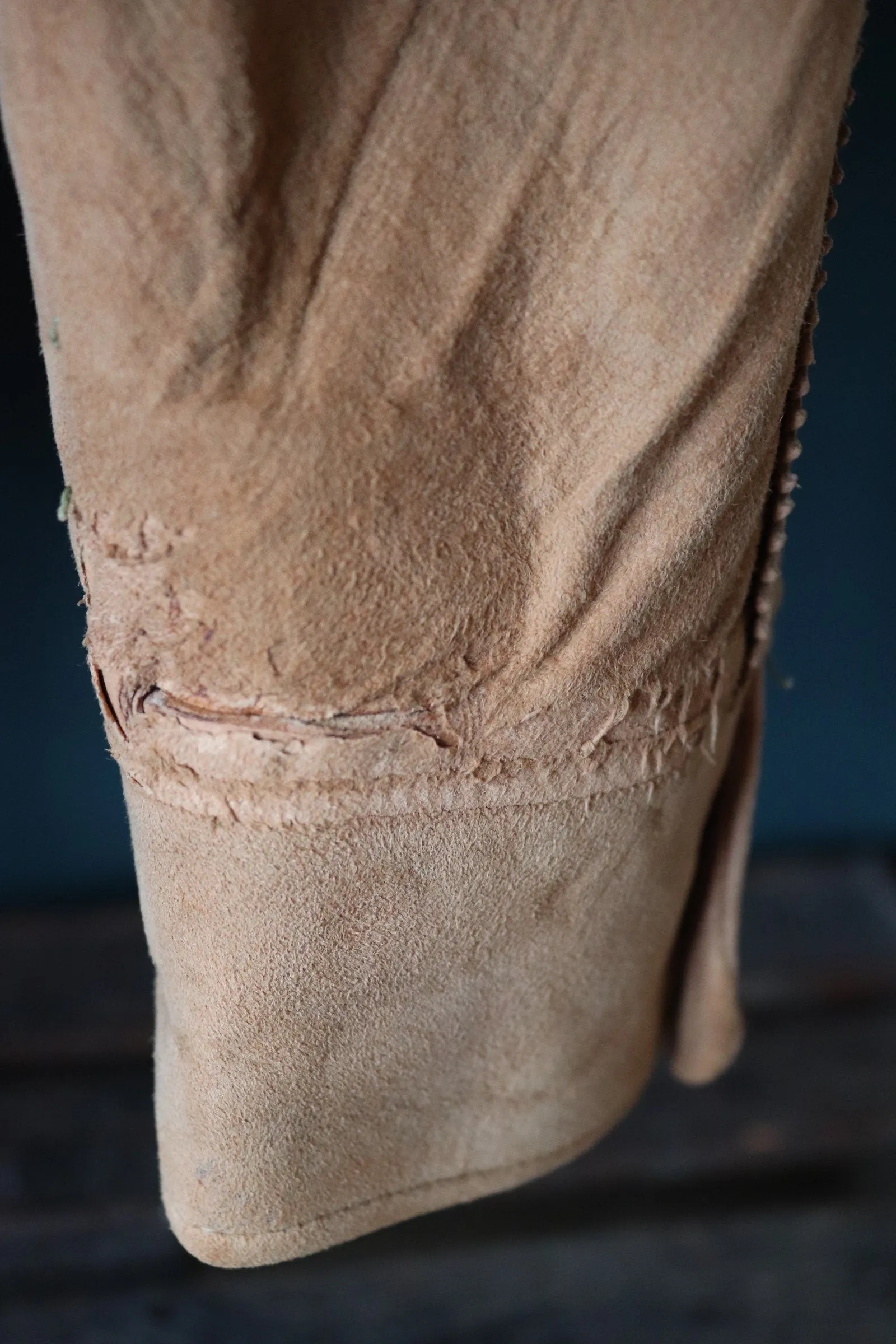 Vintage 1950s 60s buckskin suede shirt - Western cowboy - 42” chest - Sport Togs Rodeo