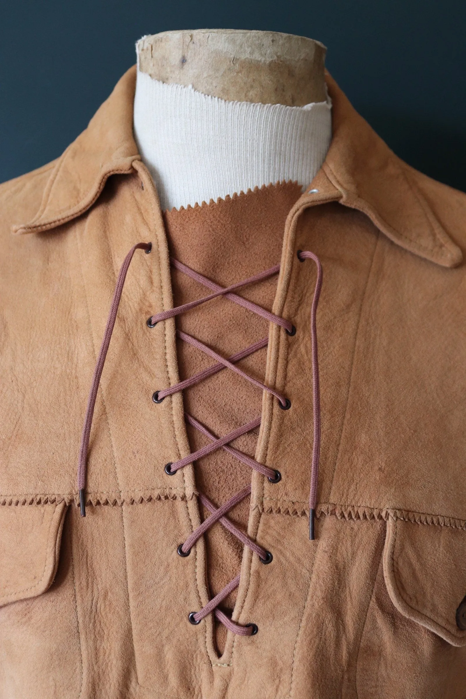 Vintage 1950s 60s buckskin suede shirt - Western cowboy - 42” chest - Sport Togs Rodeo